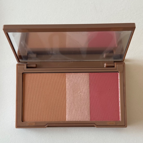 NEW Urban Decay Naked Flushed Palette - Picture 2 of 5